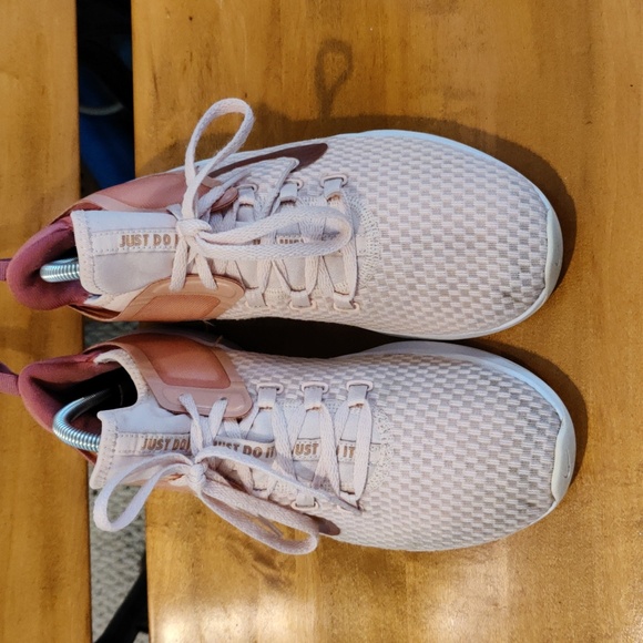 Nike Air Max Bella Tr2 pink running shoes size 10 - Picture 2 of 10